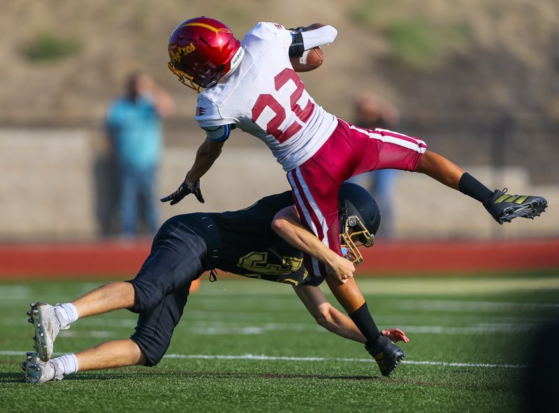 Highschoolsptph's tweet photo. @Canyonfootball2 frosh vs Esperanza at Canyon. Canyon gets the win in a 21-18 game. #highschoolfootball #HighSchoolSports #Football https://t.co/tOzL5Ad9Pz