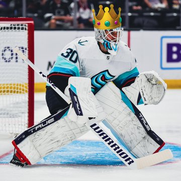 Martin Jones in goal with a crown photoshopped on his head