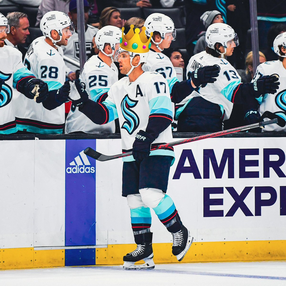 SeattleKraken's tweet image. we fr had these kings on the ice tonight 👑