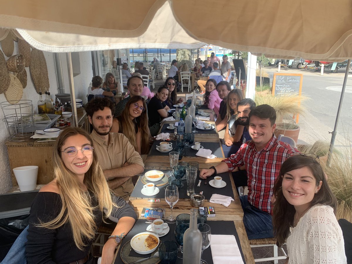 juliar_mateu's tweet image. The PhD students and postdocs @biodev_vlfr @IMEV_mer had a great day hosting Dr @Pawel_Burkhardt . Thank you for sharing your beautiful work. It’s been a pleasure hosting you at the lab and exchanging science with you. Come back soon!