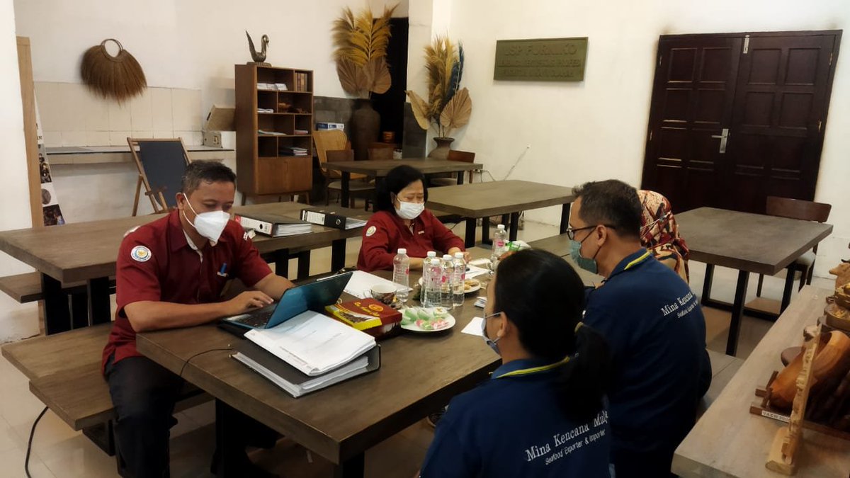 bkipmsemarang's tweet photo. Penjaminan Mutu Hasil Perikanan adalah salah satu upaya dalam meningkatkan nilai dan daya saing produk perikanan di Pasar Dunia @PM_BKIPM @bkipm_kkp @kkpgoid #KKPAccelerate #BKIPM #JaminanMutu https://t.co/bT5qin1Awa