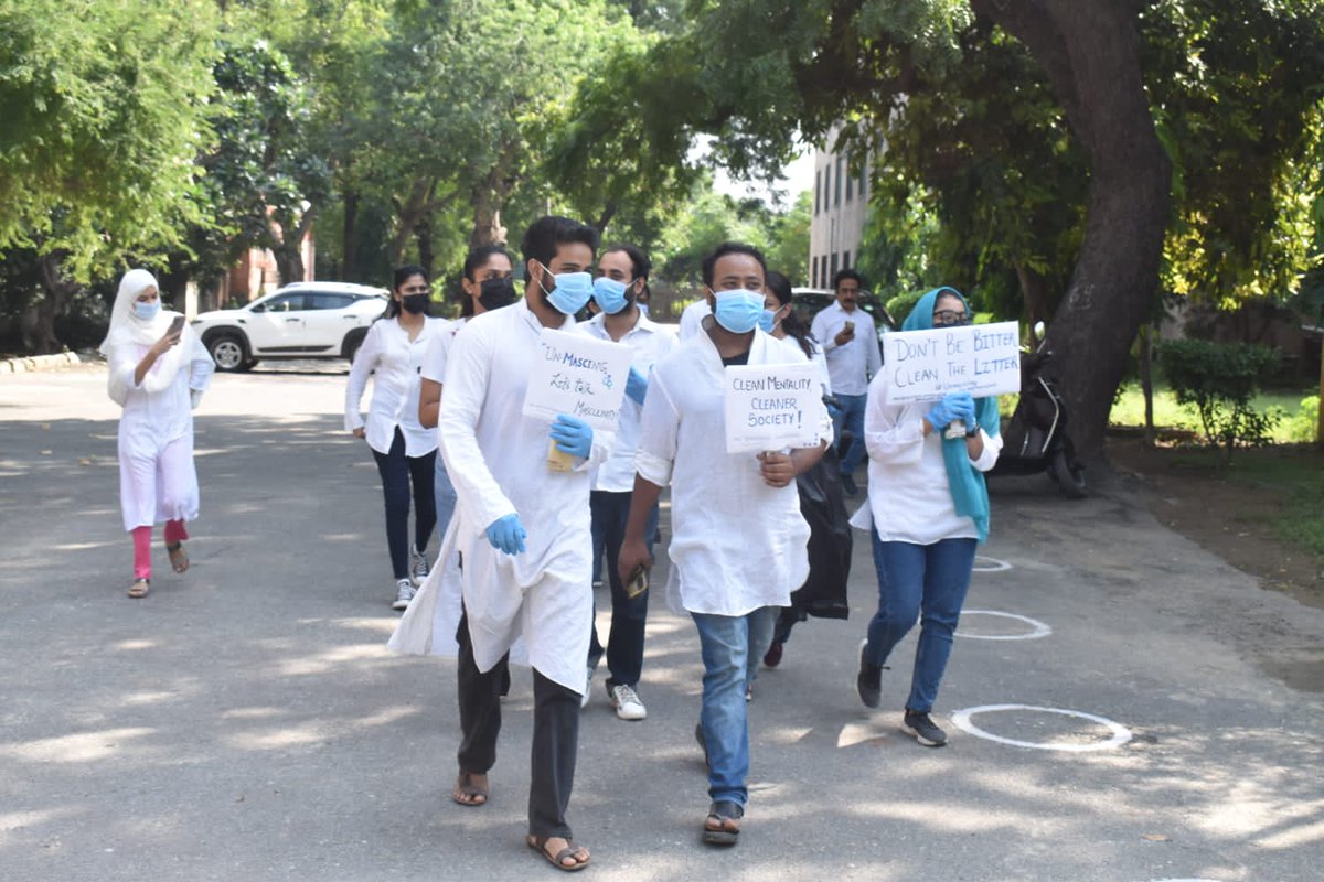 un_mascing's tweet photo. Glimpse of clean drive "Don't be bitter, clean the litter." By mobilizing people we tried to spread awareness regarding masculinity on 13/10/2022
#unmascing #masculinity #toxicmasculinity #BreakTheMyth #letstalkmasculinity #cleaningmarch #cleandrive #campaign #socialmediacampaign https://t.co/U07OvlHbQm