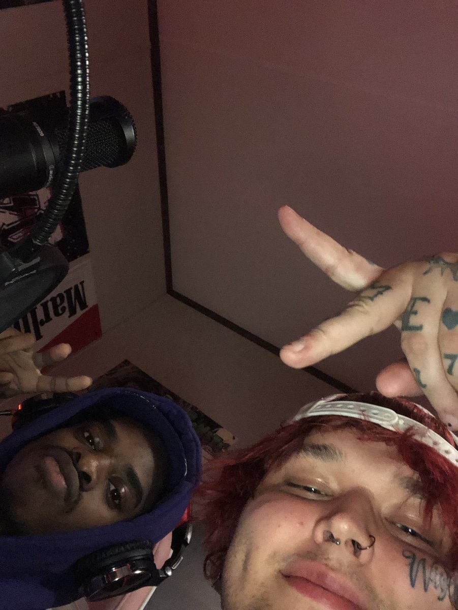TheSpaceManZack's tweet photo. We just about ready<3 @OfficialJ4Y https://t.co/w7YsC4rztT