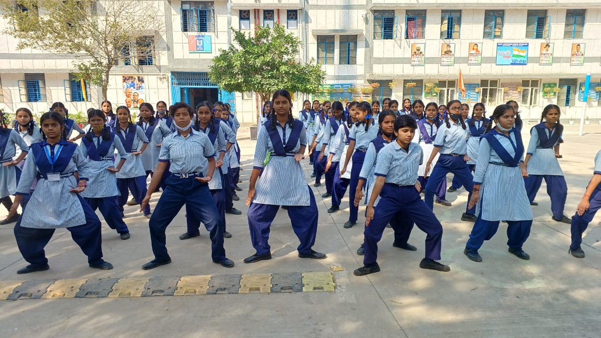 dcpspuwac's tweet photo. Self Defence Techniques Training class at Govt. Sarvodaya Kanya Vidyalaya, Shiv Ram Park Delhi organized by SPUWAC, Delhi Police in which 200 girls' students have been benefited. https://t.co/lkBAh0L8cJ