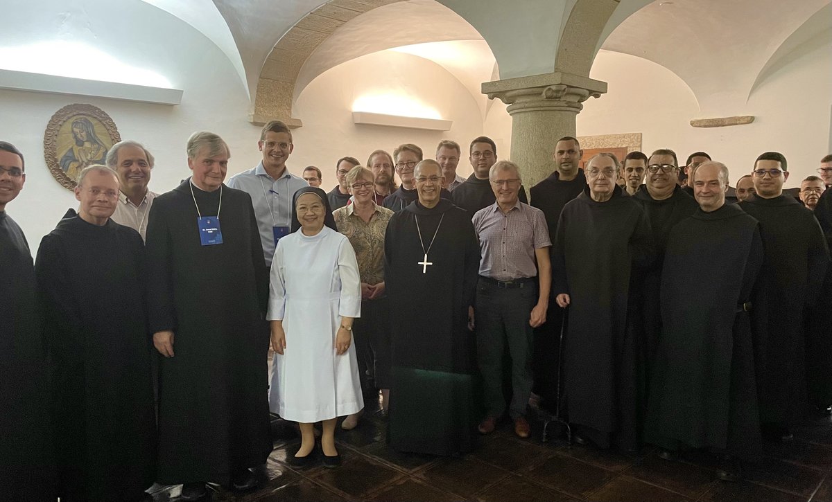 GoodSamEd's tweet photo. Preparations for BENet23 are well underway with ICBE commissioners gathering in Rio de Janeiro with the local organising team!
Pictured- delegates invited to supper with the community of São Bento Monastery https://t.co/CKR3JODnl0