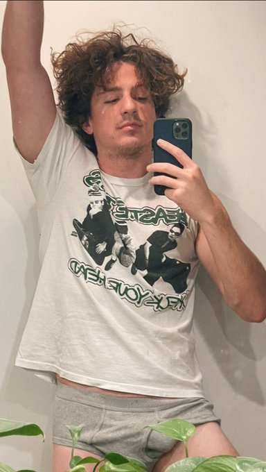 Celebrity feet I want the most right now... hes a tease always showing them off. #CharliePuth https://t<a href="/tag/charlieputh"class="tags"><span>#charlieputh</span></a>