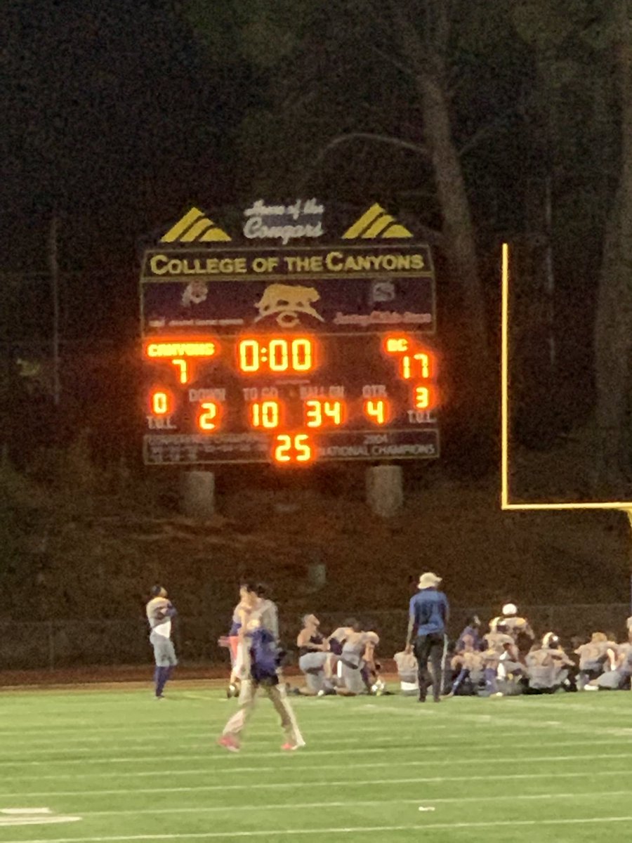 AlvarezKicking's tweet photo. WE BEAT CANYONS FOR THE FIRST TIME SINCE 2012!!! #GoGades #BCFootball 🏈🔴⚪️ https://t.co/1Or3a74DJt