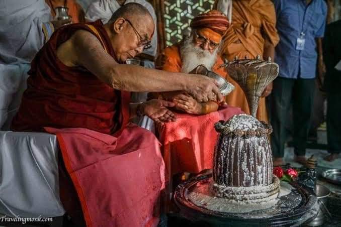 सनातन धर्म युगे युगे ।
     दिल्ली में सनातन धर्म पर अभद्र टिप्पणी करते हुए सामूहिक मतांतरण कराने वाले राजेंद्र पाल को इससे सीखना चाहिए ।   

    ‌