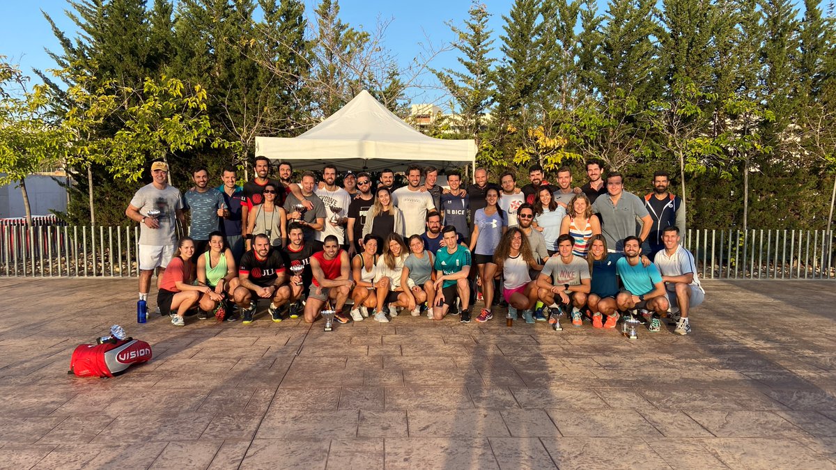 JLLSpain's tweet photo. #EQUIPO La semana pasada celebramos el I Torneo de Pádel JLL en Madrid. Un total de 46 compañeros nos reunimos para disfrutar de una jornada de deporte y compañerismo. ¡Enhorabuena a todos los participantes y a por la siguiente!
#ONEJLL https://t.co/trI0GCfjtR