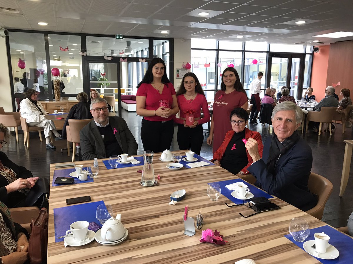 Une jeune équipe de lycéennes du LP Alain-Fournier de VERDUN mobilisées et engagées dans l’opération nationale Octobre Rose. Soutien des responsables de la Dsden 55 et de l’IA-DASEN de Meuse en réunion départementale de BEF. Citoyenneté / prévention mises en œuvre par ses élèves