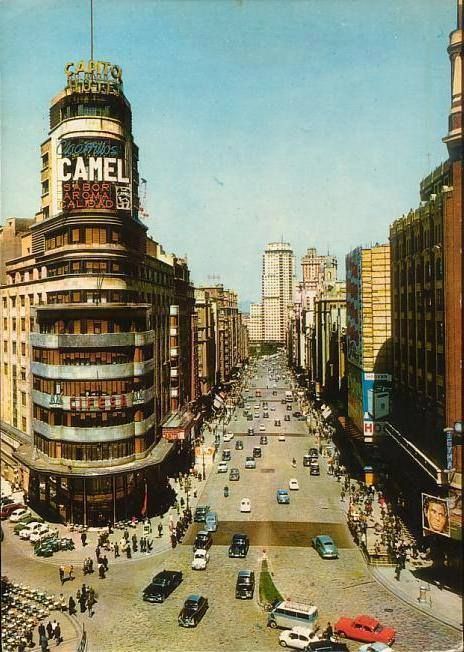 Granviademadrid's tweet photo. ¡Buenos días #Madrid!
Tal día como hoy de 1933 se inauguró el Edificio Carrión. ¡Felicidades!
#EdificioCarrión #EdificioCapitol
#GranViaMadrid #FelizViernes https://t.co/JmMOStsOXF