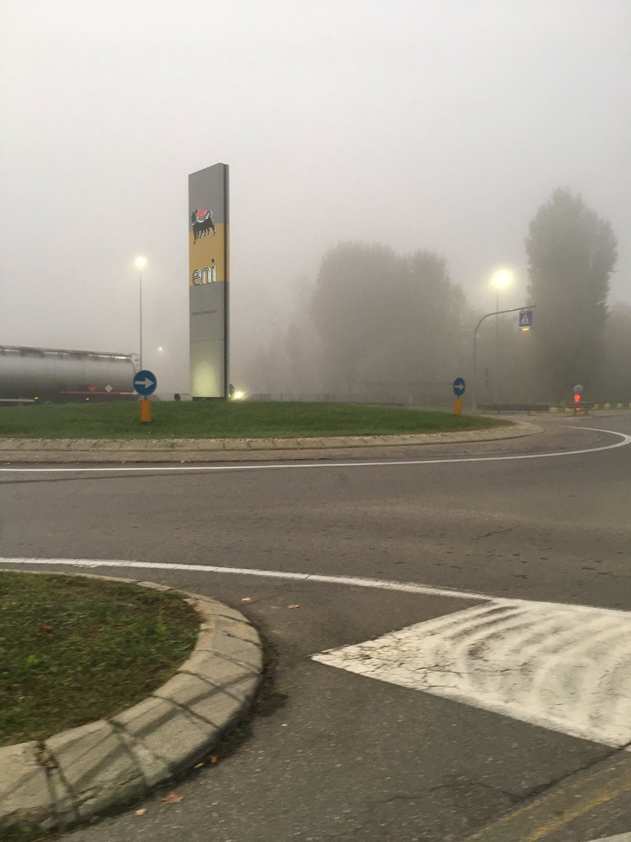Lion__76's tweet photo. Mah... che dire ... 
Da qualche parte c’è una rotonda 😂
Buongiorno https://t.co/Hbdx0g81jI