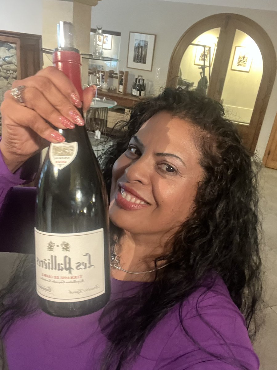 Cheers from France.. @RoebuckSteve1 @VashtiRoebuck2 @wineworldnews @vashtiroebuck1 @CoastCabCritic @WineSearcher @vinoperitus @frenchwinetours @frenchwinetutor @FRENCHWINE_CLUB @Ent_Frenchwines #winewankers #wineintheglassonfacebook #winetasting #FrenchChampagne