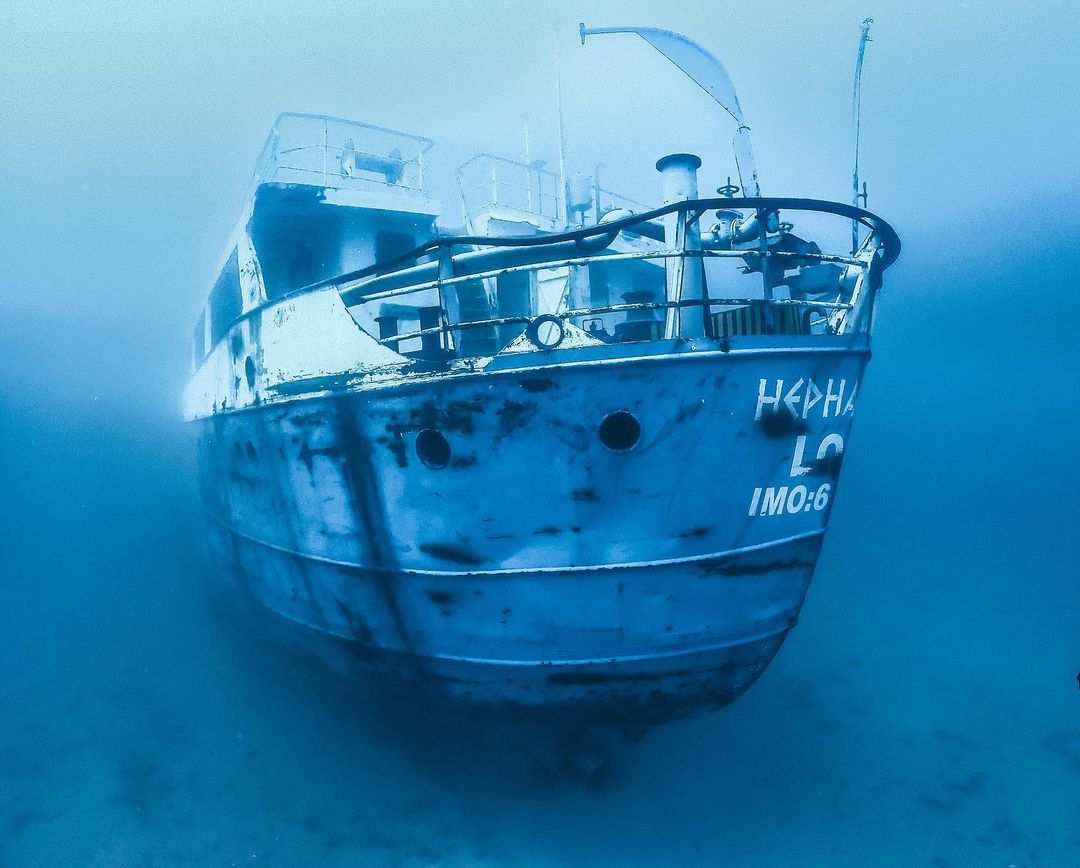 The new Hephaestus wreck at ix-Xatt l-Aħmar is waiting to be dived and explored! 🤿 Photo 📸: marionpith on instagram.com/p/CjAHjmvK-Of To learn more about Gozo, visit: visitgozo.com #Gozo #Malta #VisitGozo #Travel #Diving #Wreck #Sea