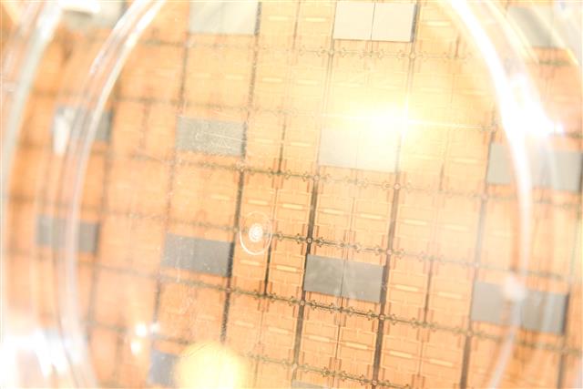 DIGITIMESAsia's tweet image. Major US fab toolmakers withdrawing staff from China plants #AppliedMaterials #China #Chinasemiconductor #Chip4Alliance  #ICmanufacturing  #KLA #LamResearch  #semiconductorequipment  #USsemiconductorban #DIGITIMES digitimes.com/news/a20221013…