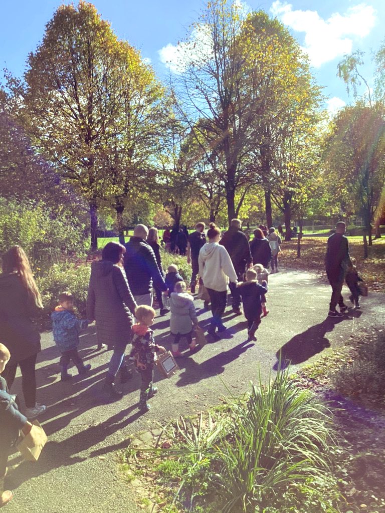 NurseryMlps's tweet photo. What a beautiful Autumnal afternoon we had yesterday! We definitely picked the best day for our Autumn walk.☀️
Thank you to all the parents that were able to volunteer. It was so lovely to observe all the wonderful learning and exploring the children achieved with you there.🍂🍁 https://t.co/hejQO2VpB1