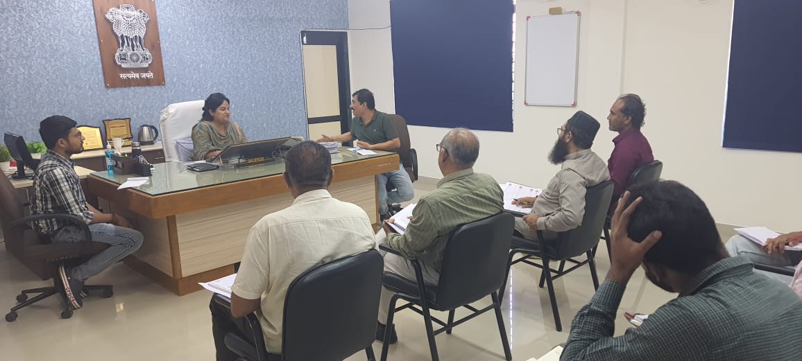 આજરોજ પ્રાંત અધિકારી સાહેબશ્રી, વિસાવદરનાં અધ્યક્ષ સ્થાને માન.વડાપ્રધાનશ્રીની તા.૧૯/૧૦/૨૨ ની જુનાગઢ જિલ્લાની મુલાકાત અન્વયે બેઠક રાખવામાં આવેલ. સદરહું કાર્યક્રમ બાબતે પ્રાંત અધિકારી સાહેબશ્રી દ્વારા જરૂરી સુચના આપવામાં આવી.<a href="/collectorjunag/">Collector Junagadh</a> <a href="/sdm_visavadar/">Prant Officer and SDM Visavadar</a>