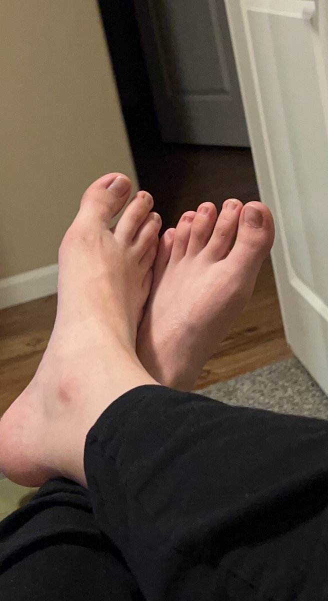 AmberleRaven's tweet photo. He loves. I haven’t forgotten about #feetcontent 😘

#sellingcontent #sellingfeetpics #sellingcontentsnapchat #buyingcontent #nsfwtwt #feetworship #feetpicsforsales #feetfethish #feet https://t.co/xwTTwNDgrQ