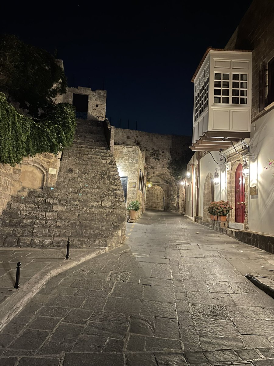 BeyondBex's tweet photo. Fancy being proposed to here, or honeymoon? Yes please! #weddingsoftwitter #Rhodes Old Town #offseasonGreece @KOKKINIPORTA https://t.co/RhBELiOTqd