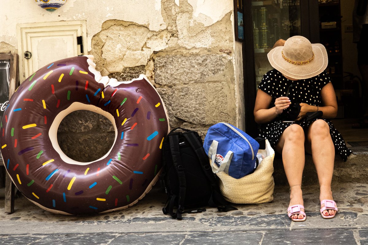 Cefalù, 18 agosto 2022
_______________________ 

#streetphotographyinternational 
#street_storytelling 
#streetphotographers 
#eyeshotmag 
#progressivestreet 
#sharing_streets 
#dreaminstreets 
#streetfinder 
#purestreetphotography