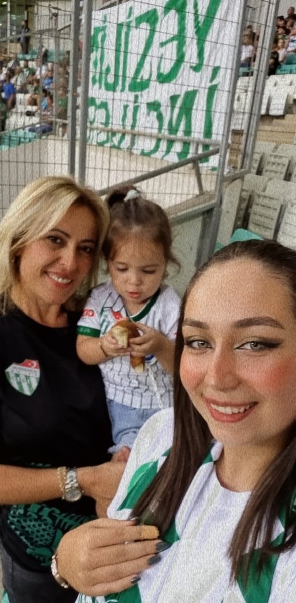 gocen_yasemin's tweet photo. Iyiki doğdun benim canim ablam💚 🥰 @Eda32481318 https://t.co/vhUsc7kPhm