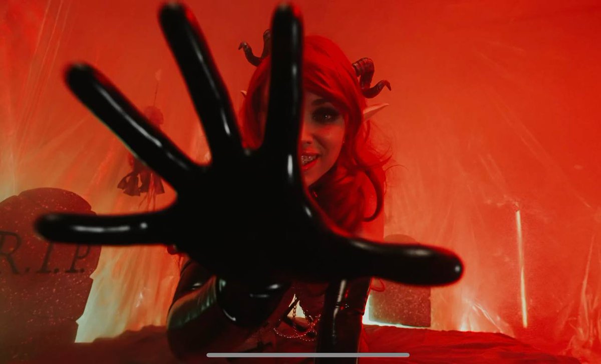 Σ X C L U S I V Σ on Twitter: "RT @octokuro_model: Hot as HELL new Halloweeen video soon