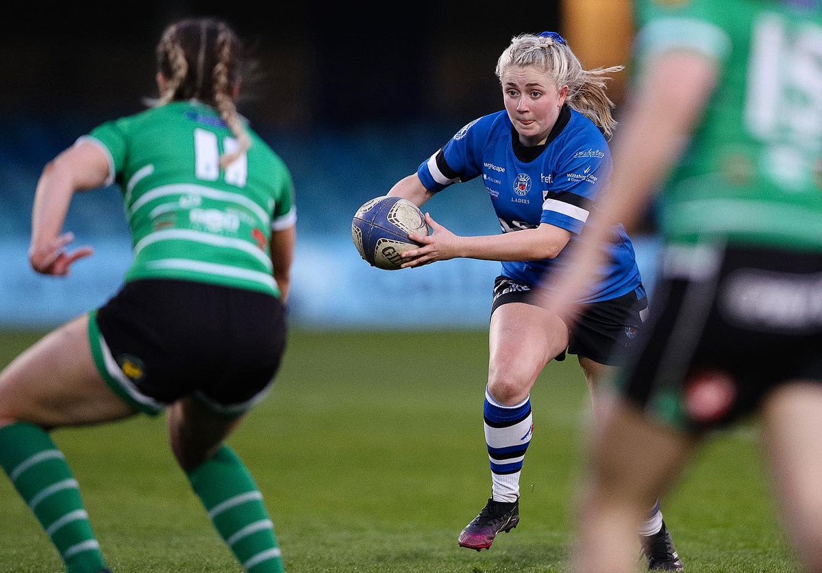BathRugbyLadies's tweet photo. Win 2 tickets to @bathrugby v @northamptonsaints on Sat 22nd, followed by @BathRugbyLadies vs OA’s, plus a pint each at half time of the ladies game! 🍻

To enter, retweet + tag who’d bring along and make sure you’re both following @bathrugbyladies! 

Winner picked Fri 21st! 🍀 https://t.co/he1N9mpYpq