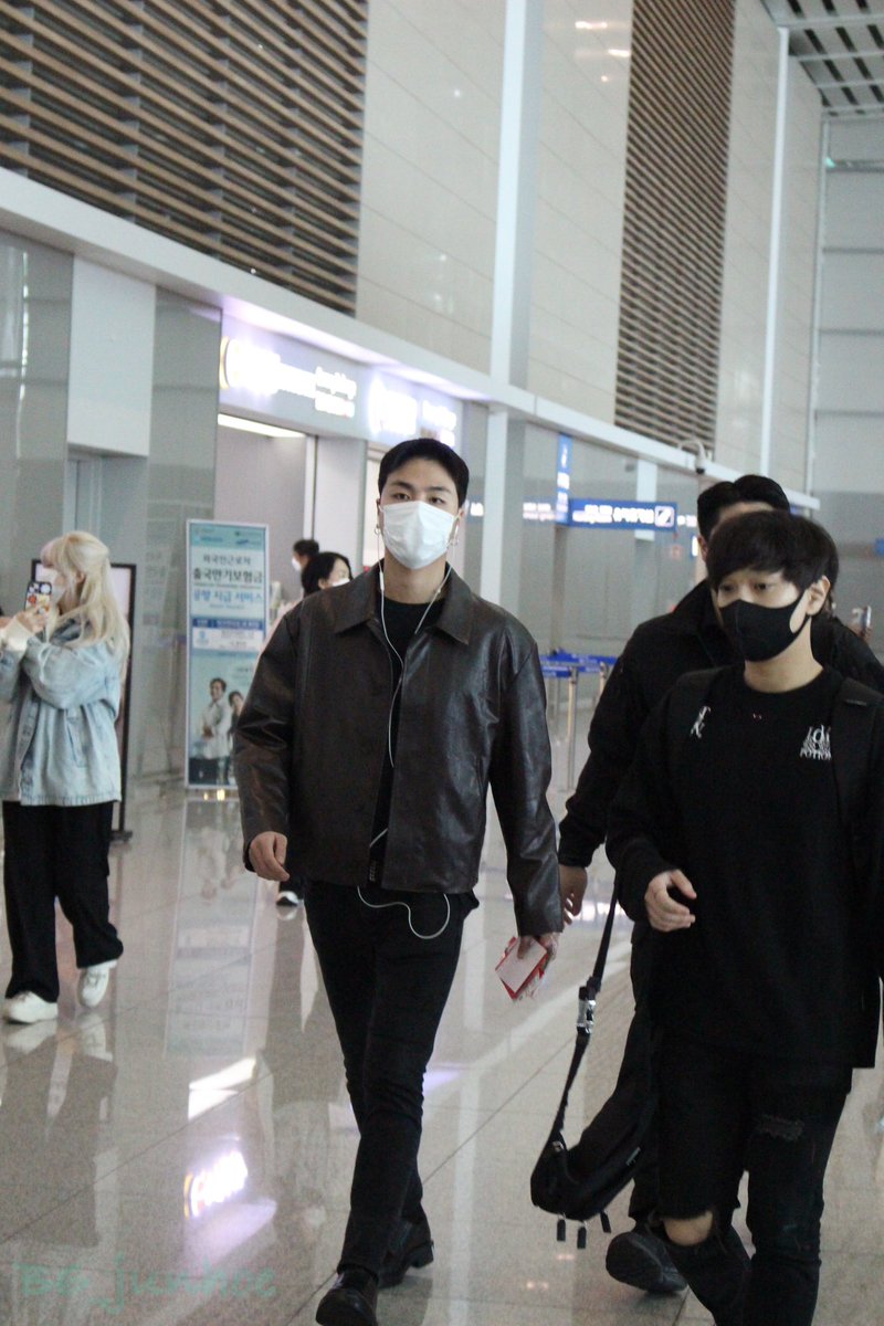 B6_junhoe's tweet photo. 221014 ICN
#아이콘  #구준회 #iKON #JUNHOE https://t.co/098kCF8pCt