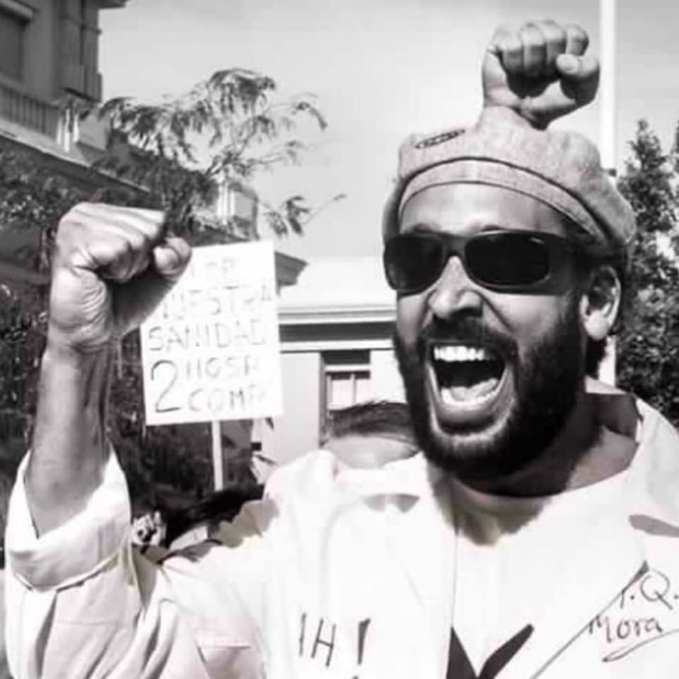 nicopeich's tweet photo. Luchó por una sanidad mejor en Granada y sacó a toda la ciudad a la calle. Y luchó contra el cáncer que se lo acabó llevando demasiado pronto. Hoy se ha ido un luchador DEP Jesús "Spiriman" Candel https://t.co/7qv1jaRGtf