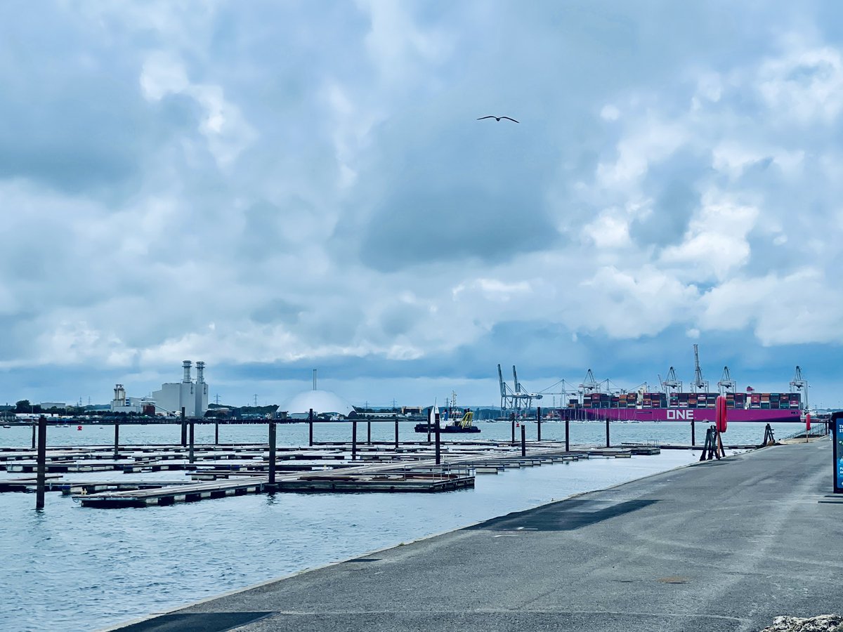 Last week I took a trip down to Southampton to fly an FPV drone through a major construction project to capture its progress for stakeholders. However I told the kids ‘Daddy’s going to the seaside’ and sent them the ice-cream pic 🤣

#fpvdrone #djiavata #southampton #construction