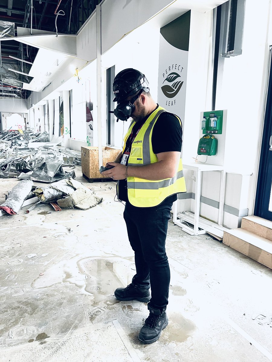Flashbuzz2's tweet photo. Last week I took a trip down to Southampton to fly an FPV drone through a major construction project to capture its progress for stakeholders. However I told the kids ‘Daddy’s going to the seaside’ and sent them the ice-cream pic 🤣

#fpvdrone #djiavata #southampton #construction https://t.co/YSV16x0mIe