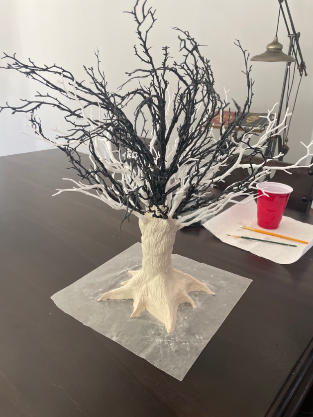 matthewmercer's tweet photo. @eldritch_DM @CriticalRole A desk-top Halloween tree decoration, extra plastic branches, foam clay, and some painting!

#criticalrolespoilers
#CriticalRoleSpoiler 
#CriticalRole https://t.co/OP2QrZIVZu