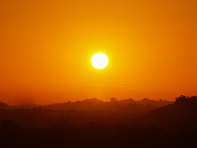 Karren_Nft's tweet photo. ⚡ Sunset over the mountains ⚡

Part of my Sunset Series

➡ 50% of sales will go back into the #NFTCommunity

👇 click 👇
https://t.co/3j23ePgMIl #artwork #NFT #NFTart #sunset #nftcollector #cryptoartist #NFTs #wezenaar #rickwezenaar https://t.co/pLa5llSflf
