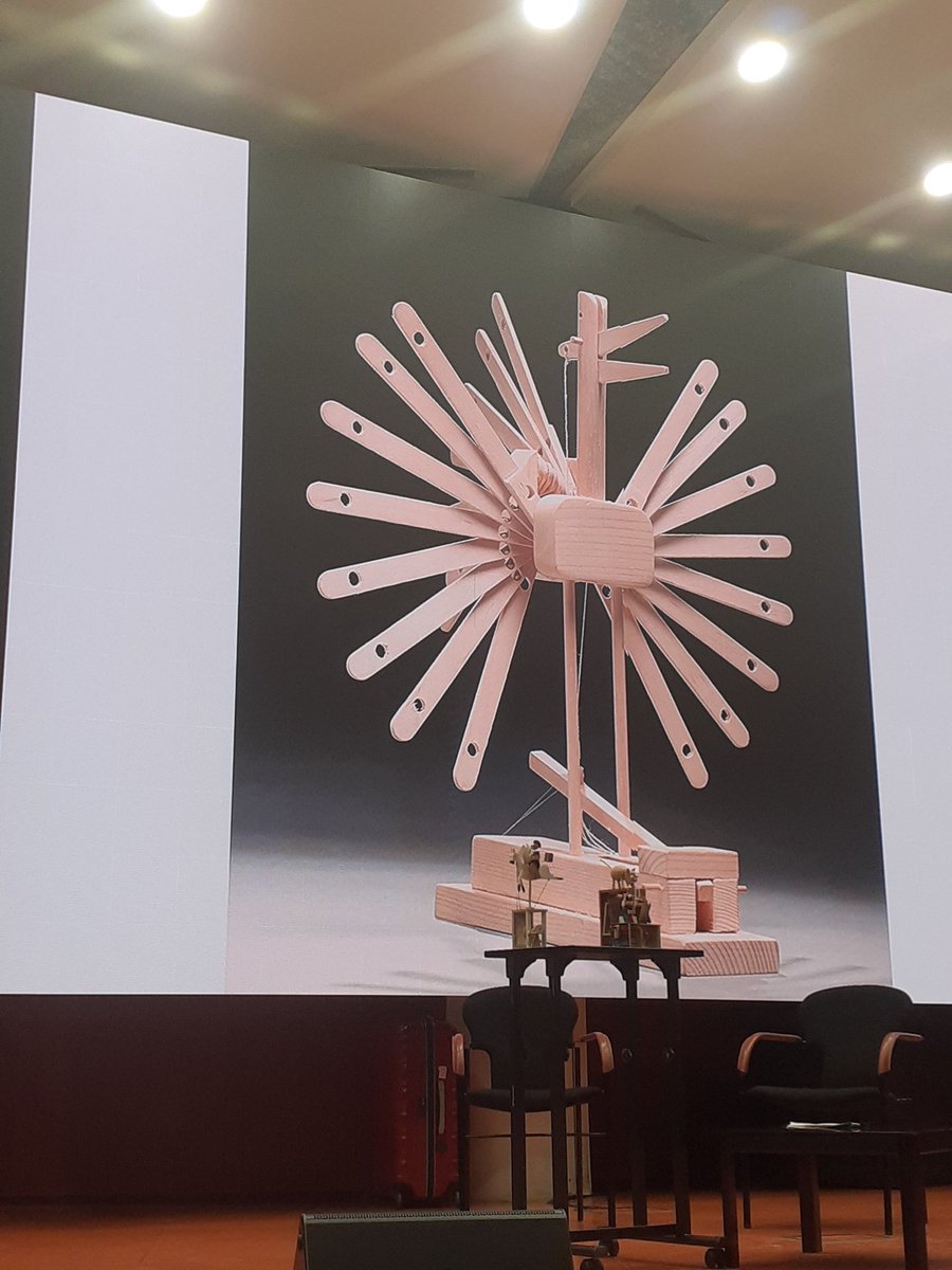 Fa anys que em va arribar a les mans el llibre Autómatas Arte y Mecánica. Sempre l'he tingut de capçalera per l'alumnat de 3r d'ESO de l'<a href="/AngelaBransuela/">Angela Bransuela</a> Un plaer inmens d'haver compartit unes hores amb la Sarah Alexander i el Lluís Ribas en el marc de l'#steamconf22 <a href="/SSTTMVO/">ST_MVO</a>