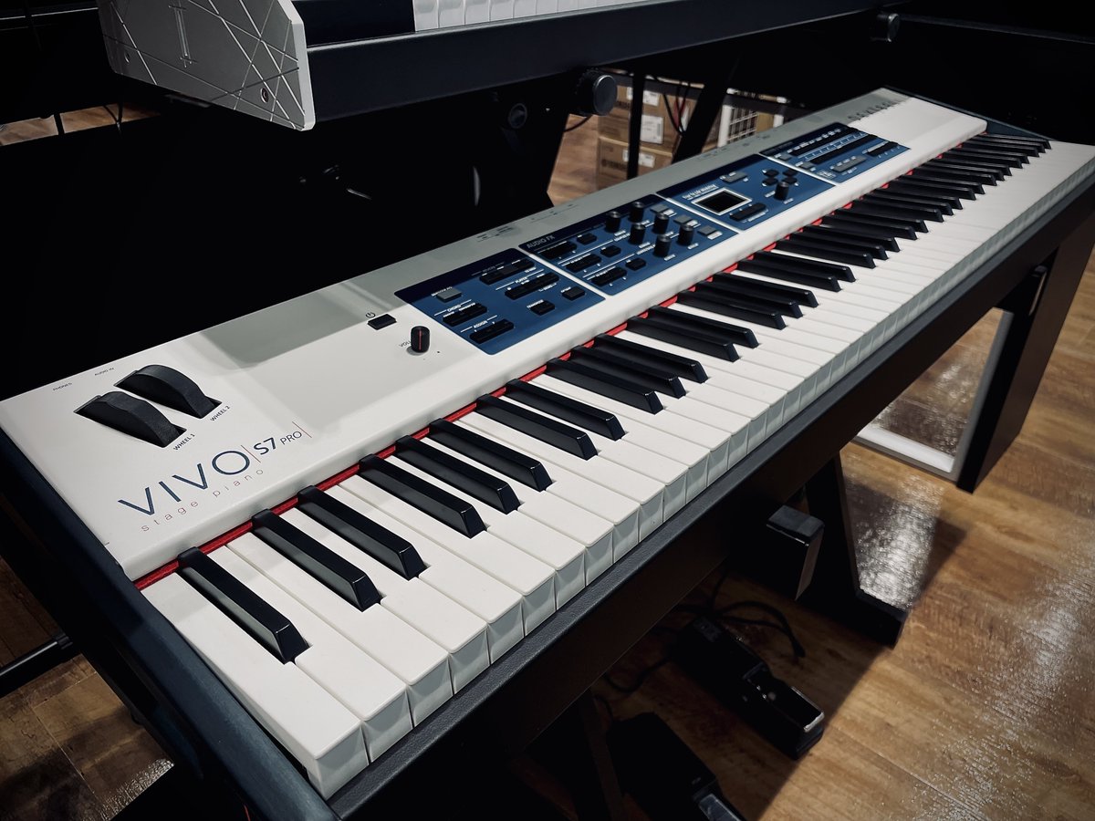 shima_lkawasaki's tweet image. イタリアの総合楽器メーカーPROEL社の電子楽器ブランド「Dexibell（デキシーベル）」VIVO S9・S7Pro・S3Pro・S1 期間限定ラゾーナ川崎店にて展示スタート!!!!
※ヘッドホンでの試奏になります。
#Dexibell  #PROEL #電子楽器 #ホームピアノ #電子ピアノ　@dirigentjp　@dexibellMI