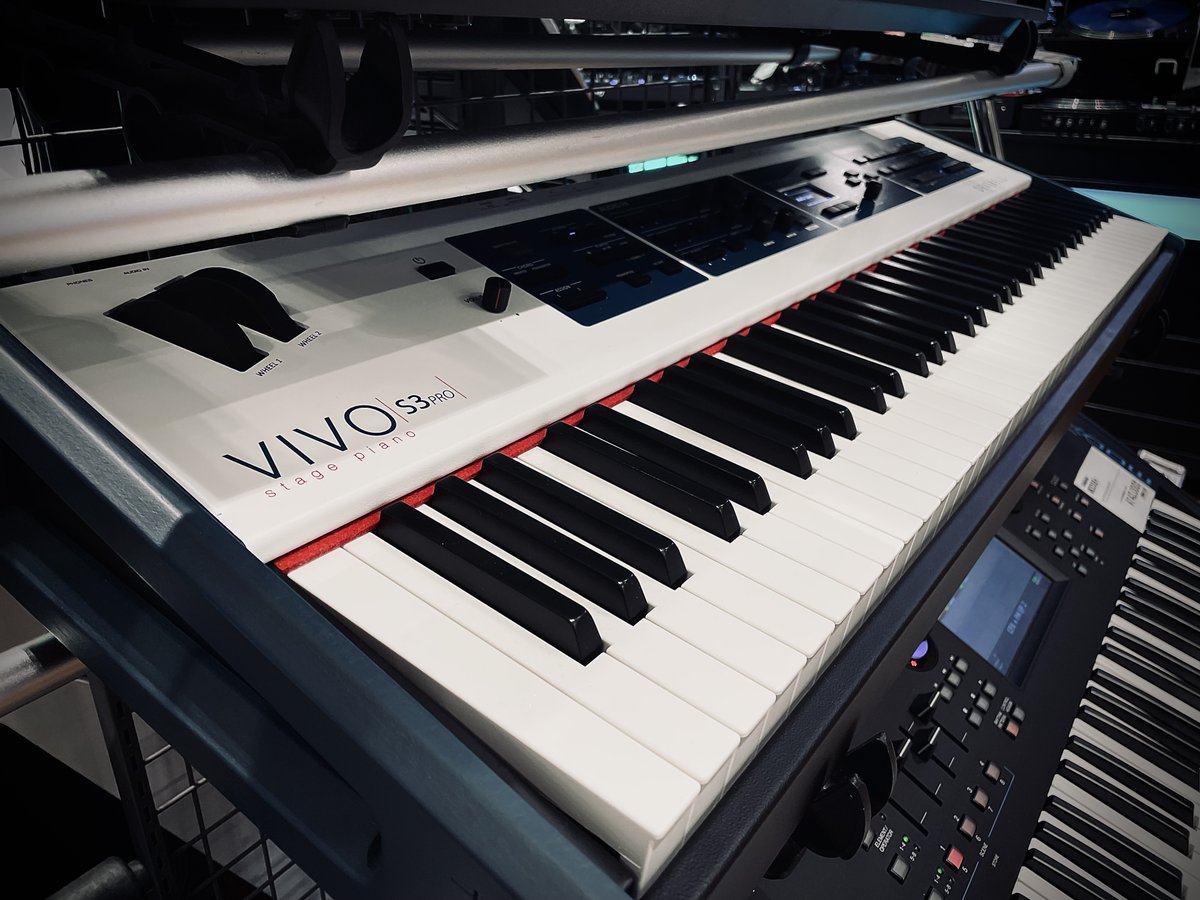 shima_lkawasaki's tweet image. イタリアの総合楽器メーカーPROEL社の電子楽器ブランド「Dexibell（デキシーベル）」VIVO S9・S7Pro・S3Pro・S1 期間限定ラゾーナ川崎店にて展示スタート!!!!
※ヘッドホンでの試奏になります。
#Dexibell  #PROEL #電子楽器 #ホームピアノ #電子ピアノ　@dirigentjp　@dexibellMI