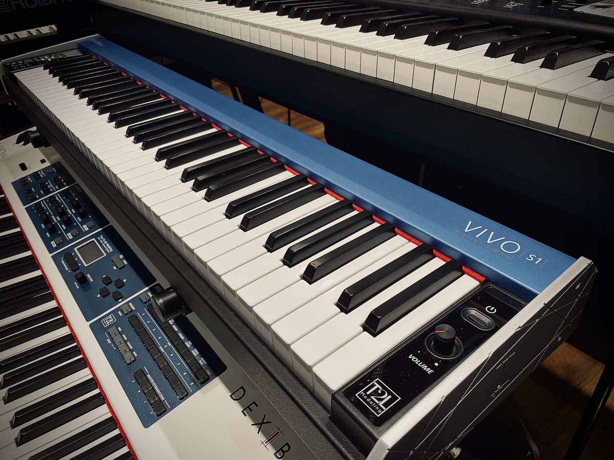shima_lkawasaki's tweet image. イタリアの総合楽器メーカーPROEL社の電子楽器ブランド「Dexibell（デキシーベル）」VIVO S9・S7Pro・S3Pro・S1 期間限定ラゾーナ川崎店にて展示スタート!!!!
※ヘッドホンでの試奏になります。
#Dexibell  #PROEL #電子楽器 #ホームピアノ #電子ピアノ　@dirigentjp　@dexibellMI