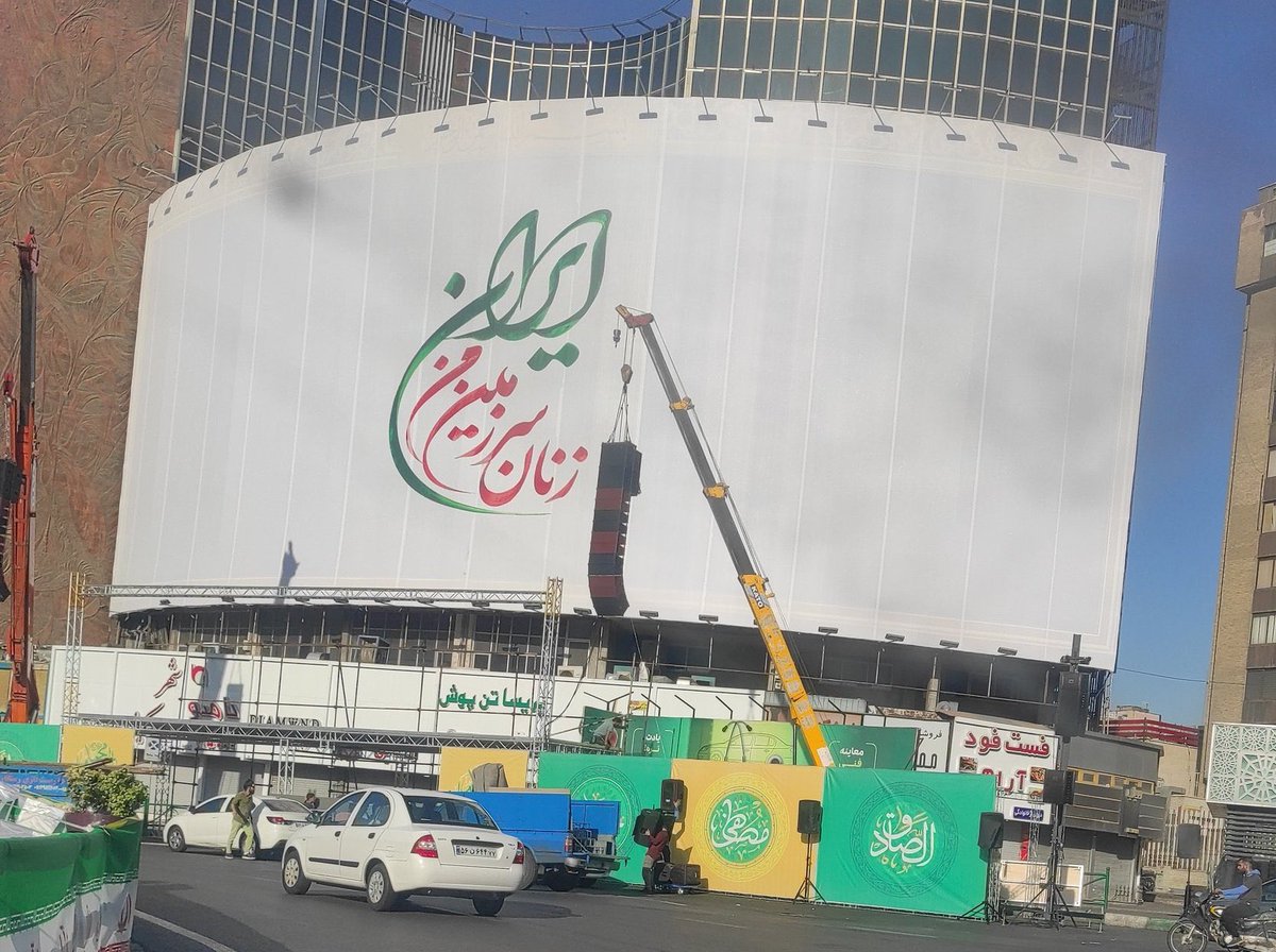 miladnikabadi's tweet photo. این رفتار سرشار از کج فهمی و حماقت چه‌قدر و چندبار باید تکرار بشه؟!
جدای از هزینه و آسیب‌هایی که می‌زنید، واقعا یک نفر با ته‌مانده‌ای از عقل بین شما نیست که قبل از اجرا کردن کاراتون جوانب‌ش رو بسنجه؟ حتما باید انجام‌ش بدین تا واقعیت مثل سیلی بخوره تو صورت‌تون؟!
#زن_زندگي_آزادي https://t.co/IpWBvHgC5c