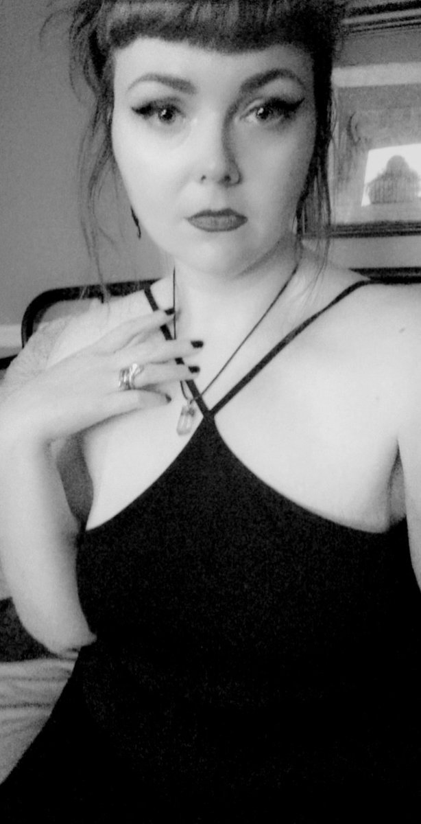 TheLoveWitch4's tweet photo. https://t.co/b0aMS90nUX #curvy #eyes #face #fantasy #foryou #fetish #kink #Longhair #lipstick #paleskin #pinupgirl #plussize #WomanLifeFreedom #witchmagic #saturdaynight #pretty #plus #voluptuous #woman #amazonwoman #tallgirls #music #nerdgirl #smokergirl #thicc #thickthighs https://t.co/Idr9jlJIEk