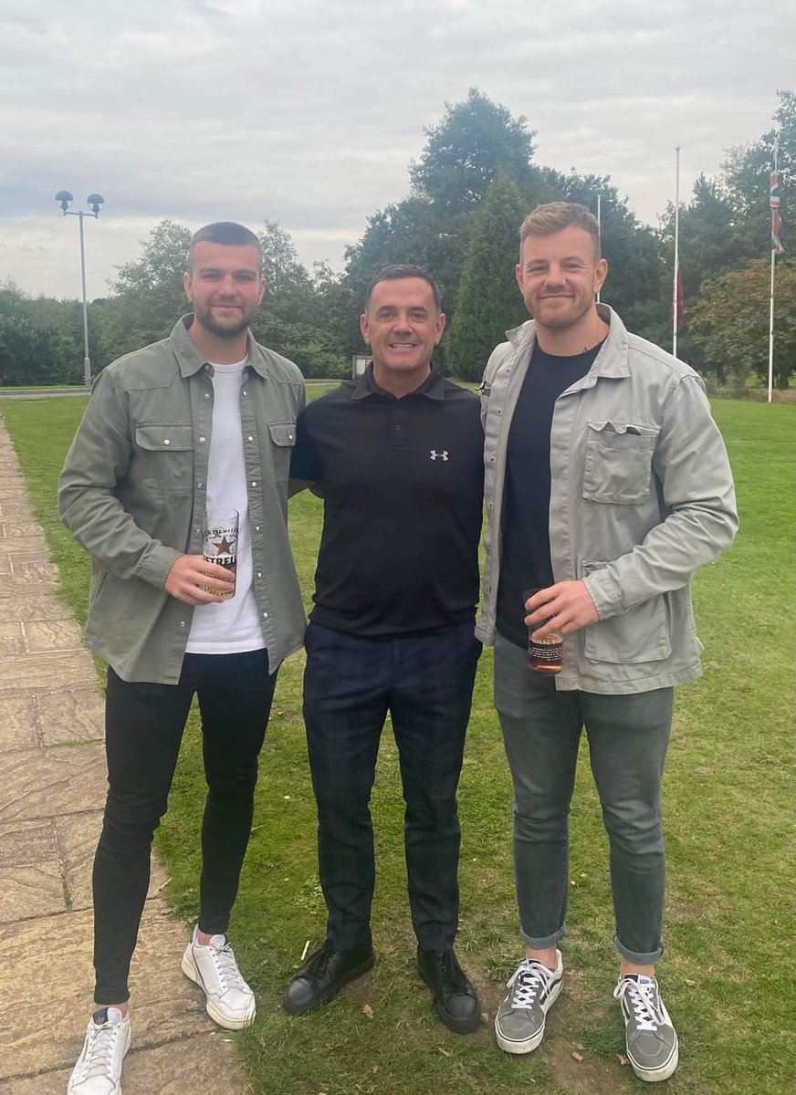 Magnificent £4300 raised at this year's #TeamEvan golf day, to be shared between @ZarachLeeds &amp; <a href="/WakefieldHawks/">Wakefield Hawks</a> 👏 👏 Thanks to our Rugby pals <a href="/t_arona/">Tinirau Arona</a> <a href="/MaxJow/">Max Jowitt</a> <a href="/TomJohnstone01/">Tom Johnstone</a> <a href="/BigEorl/">Eorl Crabtree</a> for helping the day go so well, &amp; <a href="/MickBraddy/">SportingImage Braddy</a> for just being Braddy 😆 #RememberingEvan💙