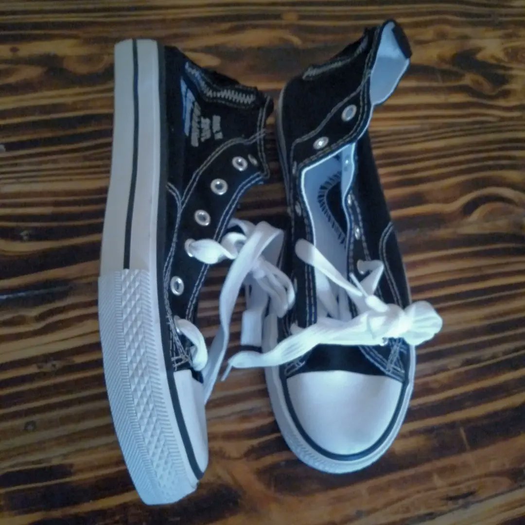 thimerchstore's tweet photo. Crème Rubbers/ Converse boots🔥🔥. 
Pick up point: Star Mall opposite Eastmatt TomMboya st, Ground floor G11. All sizes and colours available. 
Delivery Countrywide!

📞+254773357007
#SIMCardRegistration #Raila #Trevor #Starmall #Kenya #Nairobi #converse #Rubbers https://t.co/1b92uMDcN4