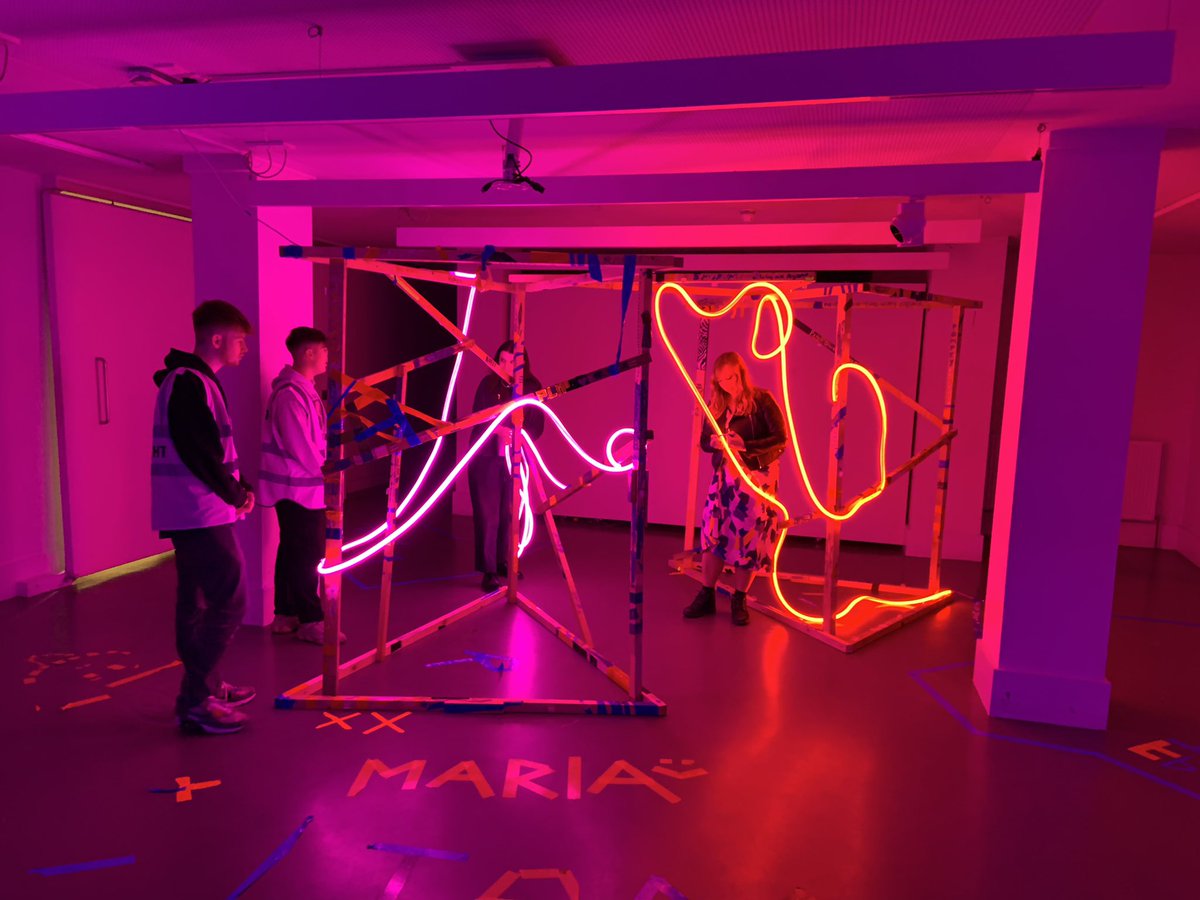 Went to @LightNightLeeds last night. I’m going to tweet about my absolute favourites. Starting with: #EmilyBinks at @The_Tetley - these interactive sculptures allowed you to play with light and graffiti #LightNightLeeds #PlayfulCity #Leeds