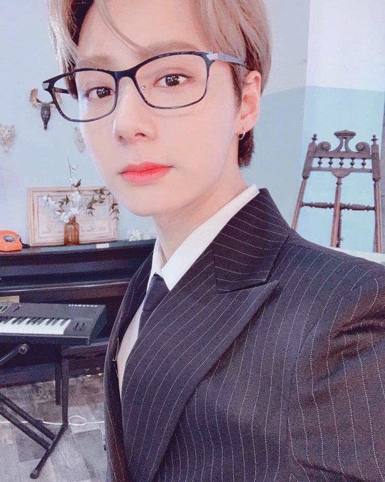 Hourly_Woong's tweet photo. [🍉] #ONEUS #HWANWOONG #원어스 #환웅 @official_ONEUS https://t.co/Z2u1uZb3g0