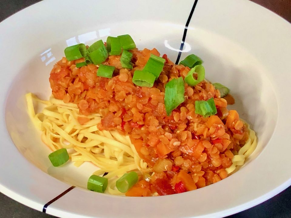 gerechtenweb's tweet photo. Vegetarische rode linzen bolognaise.
Deze vegetarische rode linzen bolognaise is superlekker en snel klaar. Een perfect alternatief 's avonds, na een drukke werkdag.
#bolognaise #Italiaans #pasta #rodelinzen #tagliatelle #vegetarisch
https://t.co/vs1C4DjHPi https://t.co/yC79kpEXPJ