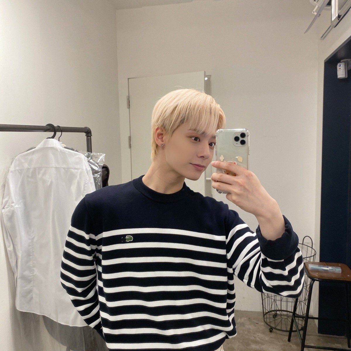 Hourly_Woong's tweet photo. [🍉] #ONEUS #HWANWOONG #원어스 #환웅 @official_ONEUS https://t.co/GLyRo8HOOF