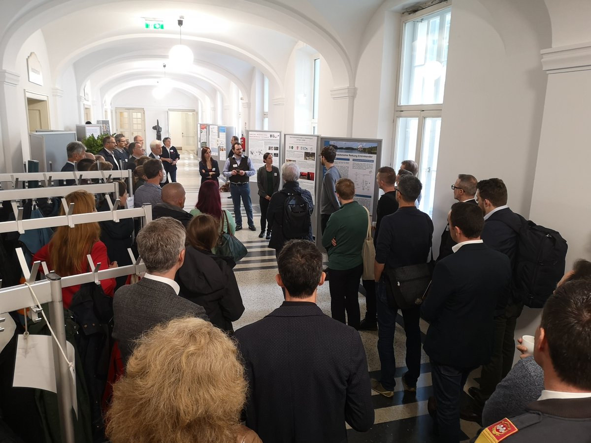 DCNAustria's tweet photo. Poster presentations have started! Lots of different projects and insights from a wide variety of fields at #drd22
#drr #drm #IDRRDay #conference https://t.co/HiHGPkkYBC