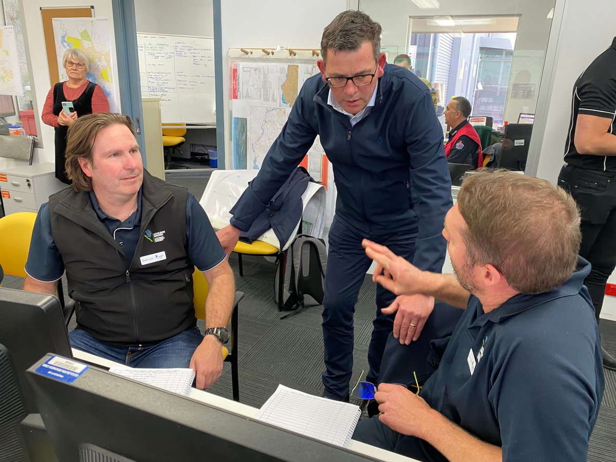 DanielAndrewsMP's tweet photo. Across the state, volunteers and emergency workers like the team at the Shepparton Incident Control Centre are working around the clock to keep the rest of us safe. 

I know I say it a lot - but you truly are the best of us, and we can't thank you enough. https://t.co/XWIsvk3FPE