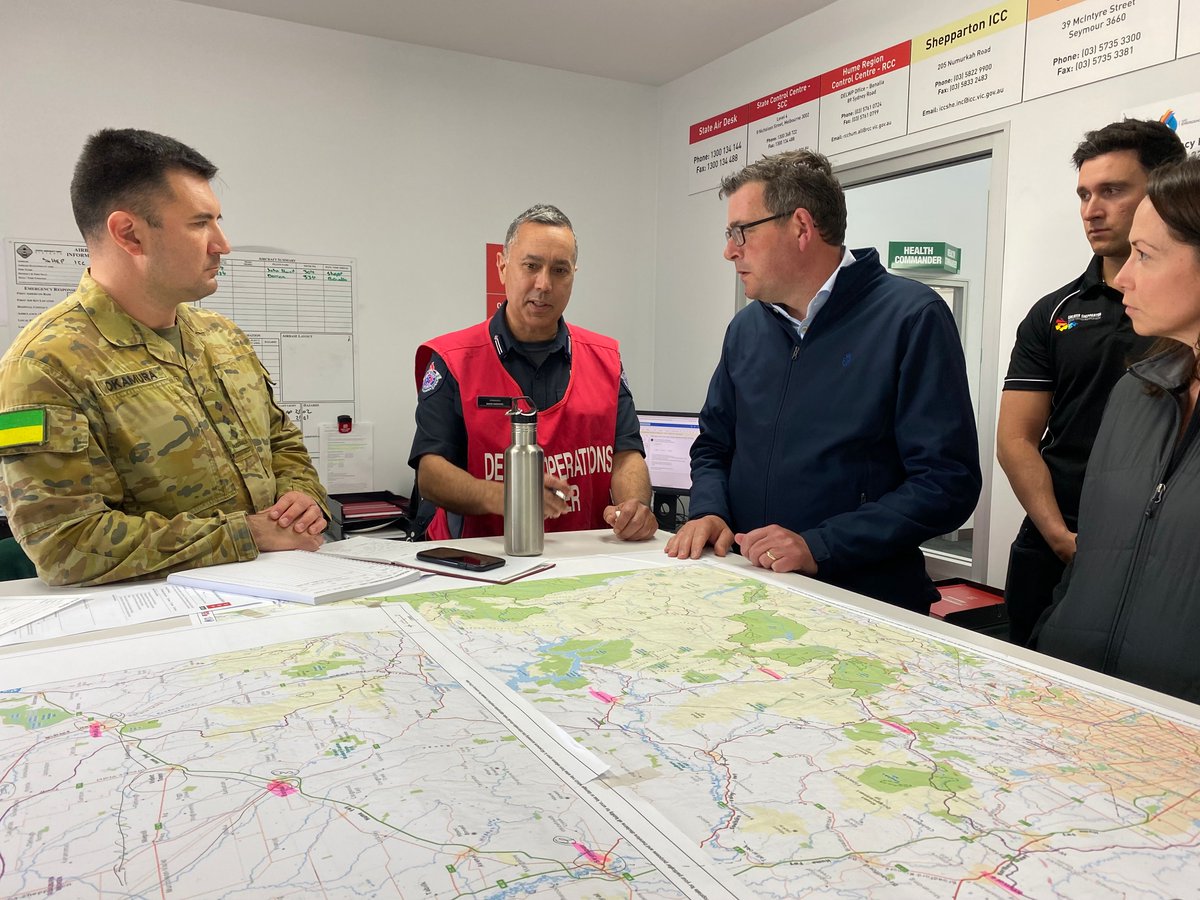 DanielAndrewsMP's tweet photo. Across the state, volunteers and emergency workers like the team at the Shepparton Incident Control Centre are working around the clock to keep the rest of us safe. 

I know I say it a lot - but you truly are the best of us, and we can't thank you enough. https://t.co/XWIsvk3FPE