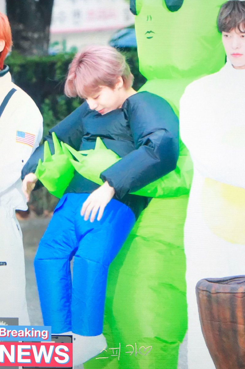 Hourly_Woong's tweet photo. [🍉] #ONEUS #HWANWOONG #원어스 #환웅 @official_ONEUS https://t.co/EJSMqXcM9R