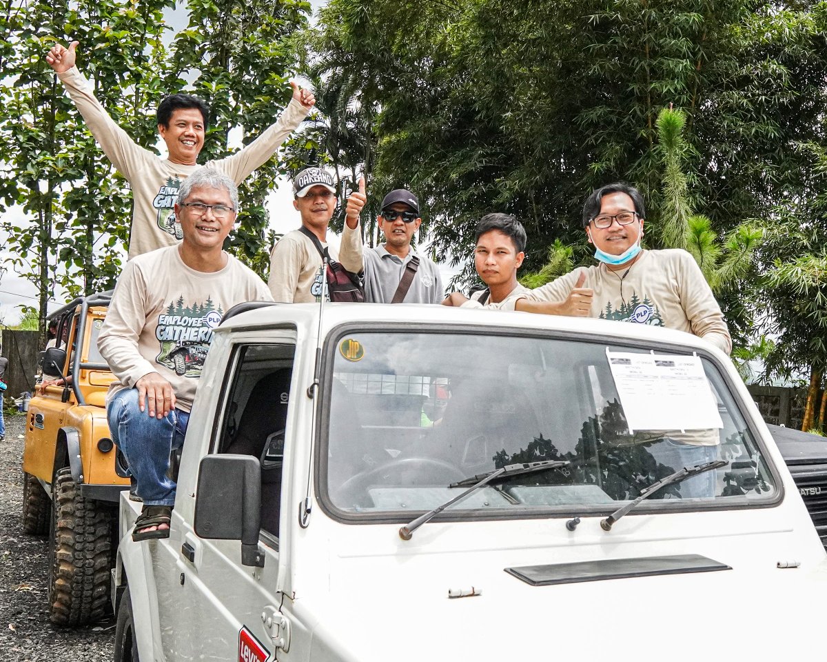 PLPID's tweet photo. Kebersamaan PLP Indonesia melakukan kegiatan employee gathering "Pulih Lebih Cepat Bangkit Lebih Kuat"
Semoga dengan di adakan employee gathering ini dapat membangun tim kerja yang solid.

#PLPID #PLP #MOTIVASI #training #gathering #fun #ceria #happy #outing #Kebersamaan https://t.co/CfmQ4dz1oL